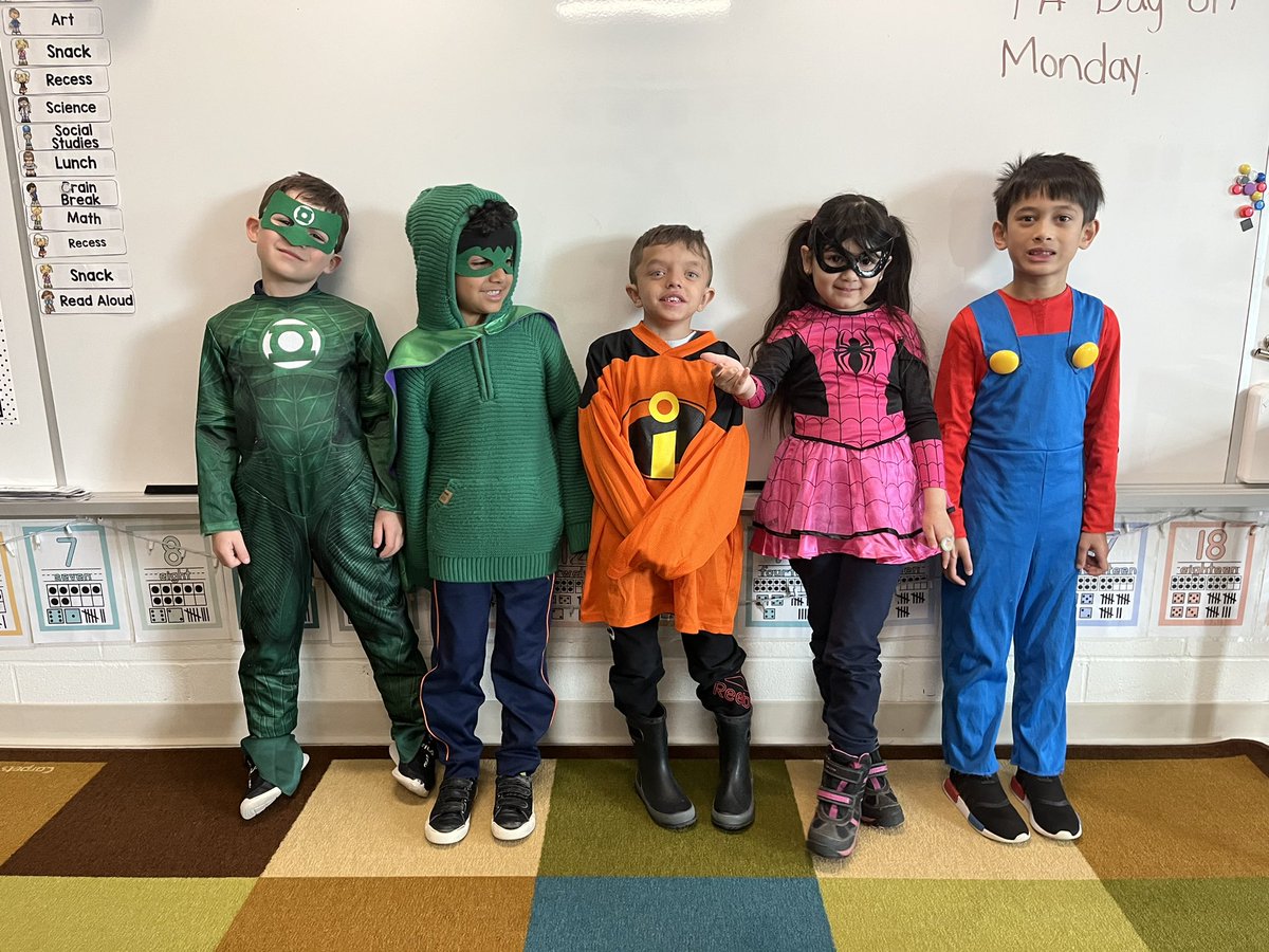 msjmedeiros's tweet photo. Check out some of our character costumes! Can you guess who we are? 🔎📖 https://t.co/lyDUB8AH5P