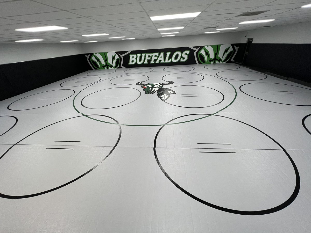 PV_Activities's tweet photo. Progress! The new wrestling mats were installed this morning. Thank you to the baseball team for helping set them in place between morning practice and class! https://t.co/mFJuCWI0TW