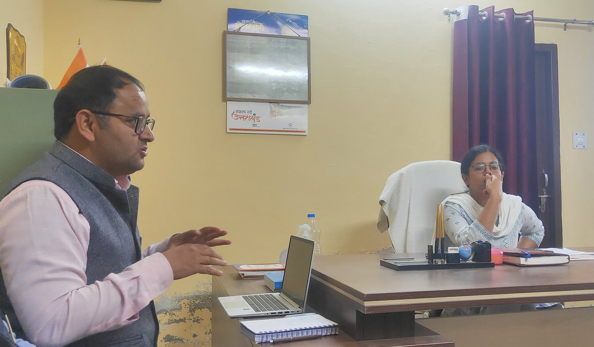 REAPPauri's tweet photo. After interacting with the #local_people, a meeting was chaired by @cdo_pauri with all the #block_level_officials at #Block_Office, Jaiharikhal, where a #draft_plan was made regarding the #activities to be done by them in #future including #Dairy, #Poultry & cultivation of #OSV. https://t.co/R24wZ2RMxa