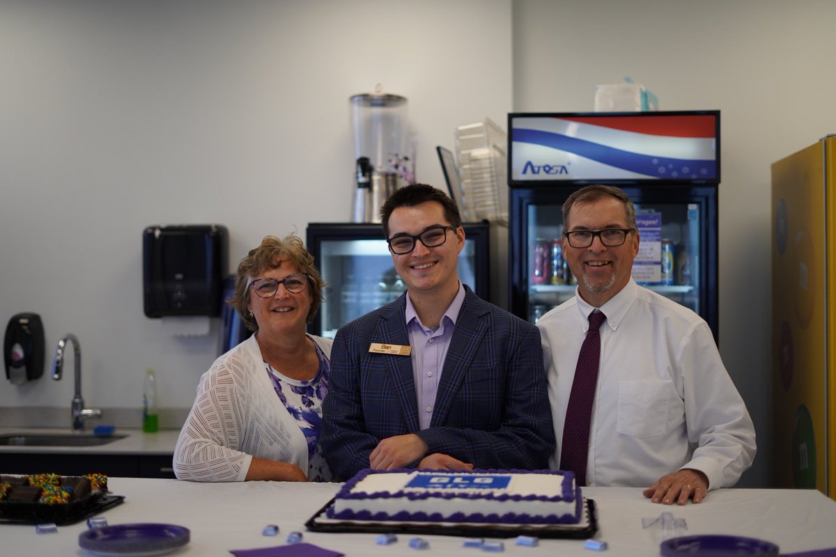 GLGBen's tweet photo. My mom and dad bought us a GLG cake yesterday 😭 https://t.co/cyeH7iSZvu