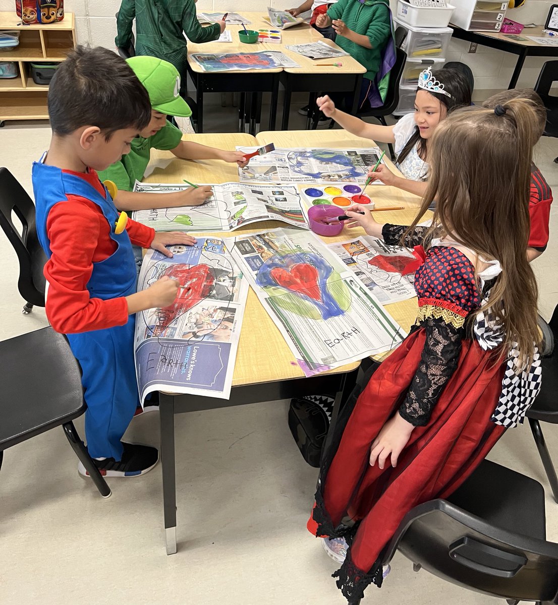 msjmedeiros's tweet photo. Reusing newspaper to explore with water colour 🎨🖌️ https://t.co/1BW6Ma67t2