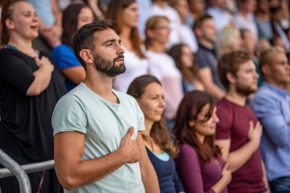 hades_mundus's tweet photo. *toca Madri - Fernando e Sorocaba*

Estudantes de Relações Internacionais: https://t.co/mU9RxScOdo