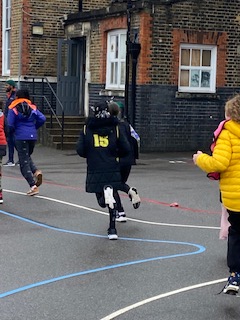 RosendaleSchool's tweet photo. Well done to all KS2 children who braved the wet conditions and ran a mile as part of TCS Mini London Marathon @LondonMarathon #MiniLondonMarathon https://t.co/yQJDxNuFXu
