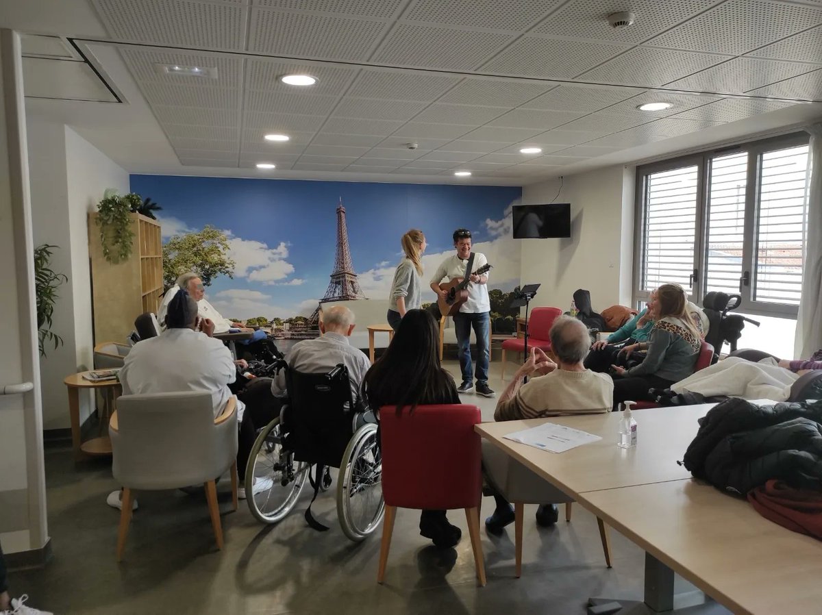 📷 Retour en image 

Concrétisation du projet en partenariat avec Movadom avec la réalisation des ateliers "En avant la musique !" à destination des seniors, animés par une ergothérapeute et un musicien. 🎶

Bravo aux équipes de Movadom et <a href="/bel_avie/">BelAvie</a> ! 👏