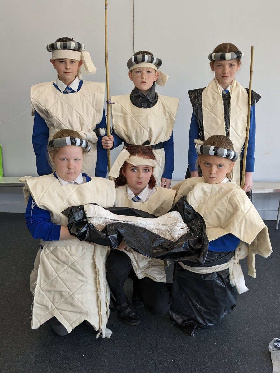 ThelmaHulbert's tweet photo. Honiton Primary pupils all dressed up for #TheWildEscape procession tomorrow.🦛
👉Join us at the THG for food, live music and art activities 4-7pm
@artfund  @HonitonPrimary 
#EarthDay #TheWildEscape #eventsindevon #thingstodoindevon #artactivities #events https://t.co/gtWL089Yce