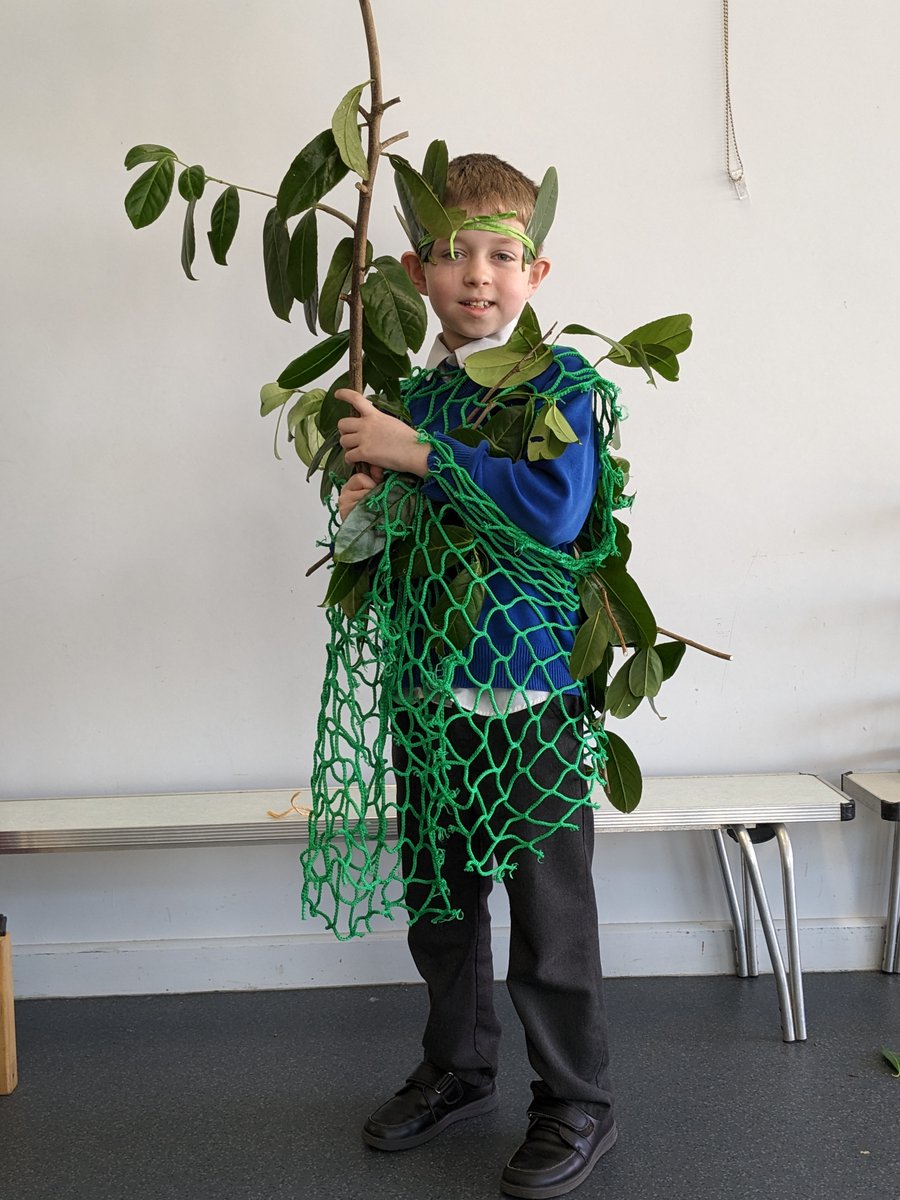 ThelmaHulbert's tweet photo. Honiton Primary pupils all dressed up for #TheWildEscape procession tomorrow.🦛
👉Join us at the THG for food, live music and art activities 4-7pm
@artfund  @HonitonPrimary 
#EarthDay #TheWildEscape #eventsindevon #thingstodoindevon #artactivities #events https://t.co/gtWL089Yce