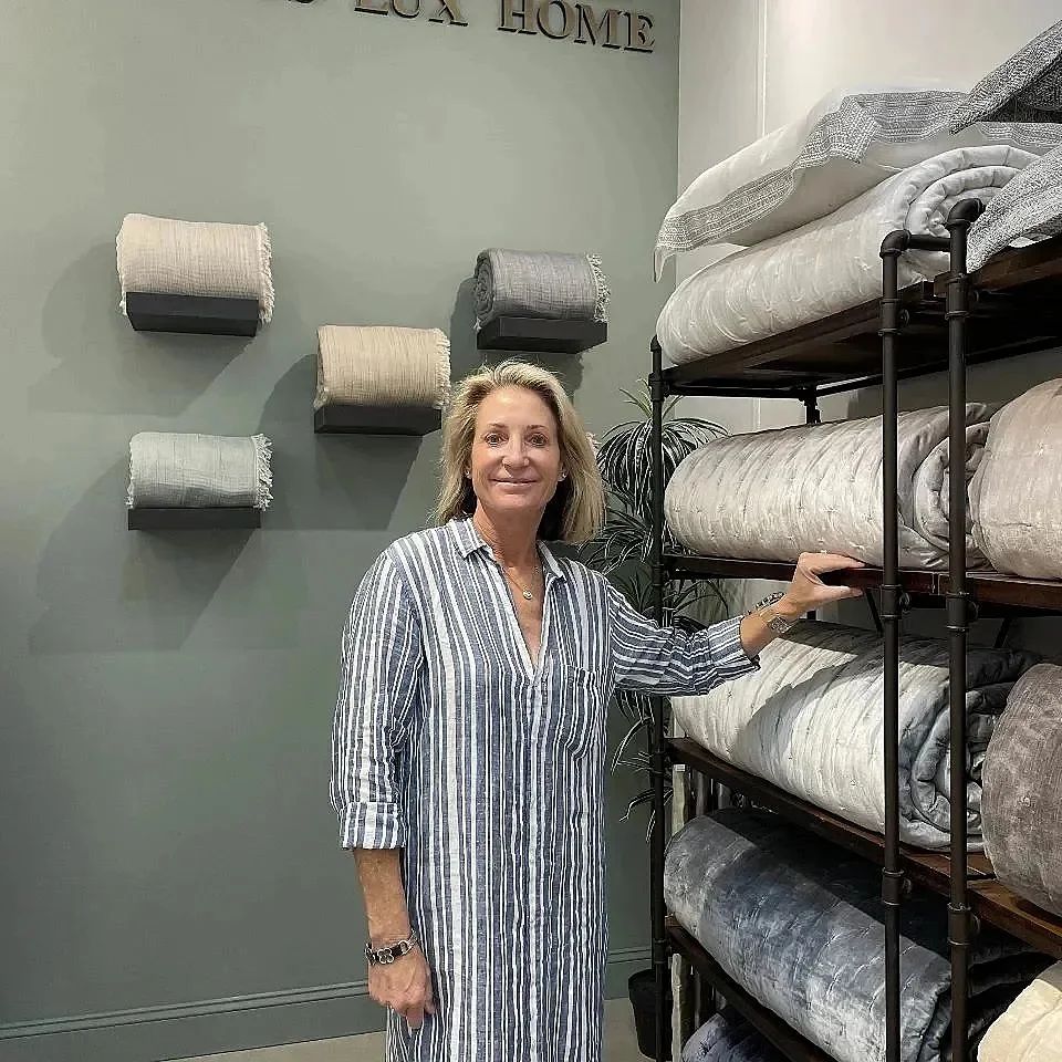 orchidsluxhome's tweet image. Designed to transcend time! Get transported back to an era of timeless elegance🌸at Suites at Market Square G1019 in @HPMarketNews between 20-26 April 2023. One lucky visitor will receive a beautiful Bergen throw every day!
..
#orchidsamerica #hpmkt #designonhpmkt