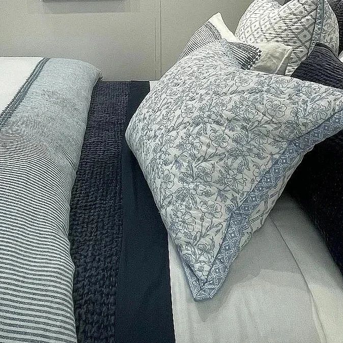 orchidsluxhome's tweet image. Designed to transcend time! Get transported back to an era of timeless elegance🌸at Suites at Market Square G1019 in @HPMarketNews between 20-26 April 2023. One lucky visitor will receive a beautiful Bergen throw every day!
..
#orchidsamerica #hpmkt #designonhpmkt