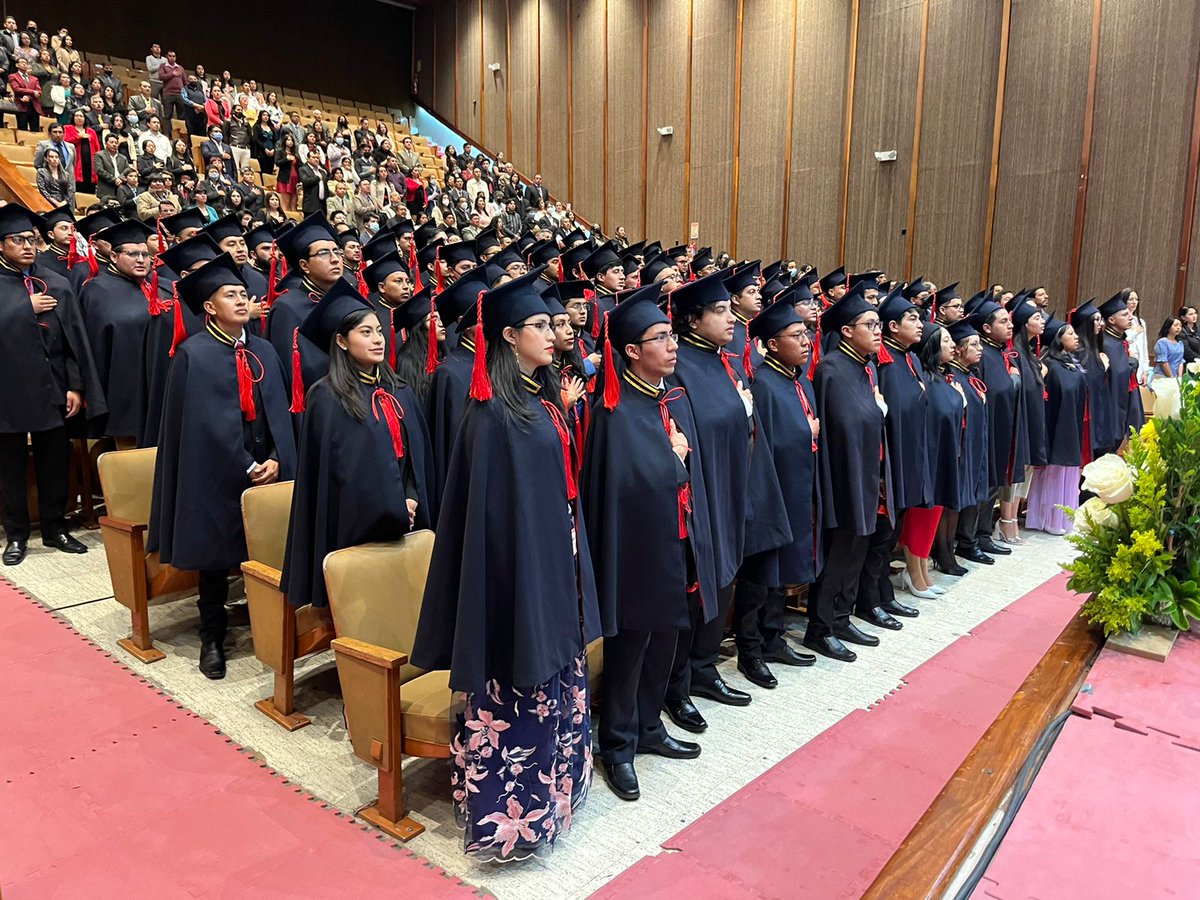 EPNEcuador's tweet photo. 🎓 #Graduados #EPN | Inicia la ceremonia de investiduras de 103 nuevos profesionales:
🧑🎓81 tecnólogos de la #ESFOT
🧑🎓18 de maestrías
🧑🎓4 de doctorados
🏛️ Teatro Politécnico
🔴Siga el evento a través de Facebook Live ⬇️
https://t.co/rWoFMXbytV https://t.co/ghPdDI6y78