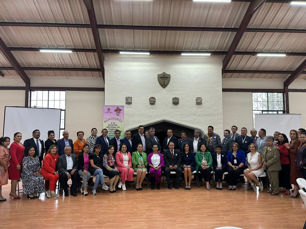 Mtralulusanz's tweet photo. Tuvimos el honor de recibir a la Profra. María Pureza Carbajal Juárez Directora General de Educación Primaria, para la Reunión de Trabajo Pedagógico con Actores de la Educación; su presencia nos fortalece y motiva a seguir mejorando la educación mexiquense. https://t.co/qzNqRHSv0A