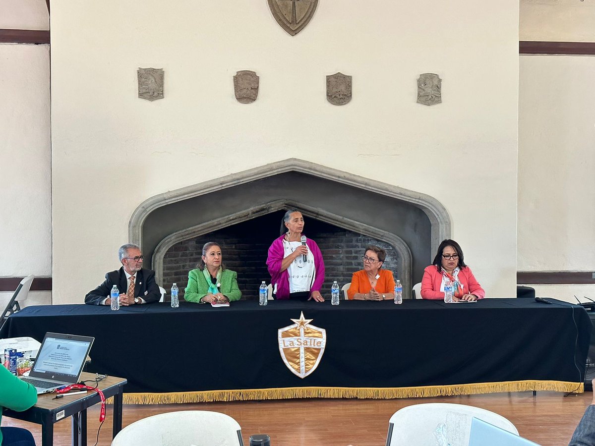 Mtralulusanz's tweet photo. Tuvimos el honor de recibir a la Profra. María Pureza Carbajal Juárez Directora General de Educación Primaria, para la Reunión de Trabajo Pedagógico con Actores de la Educación; su presencia nos fortalece y motiva a seguir mejorando la educación mexiquense. https://t.co/qzNqRHSv0A