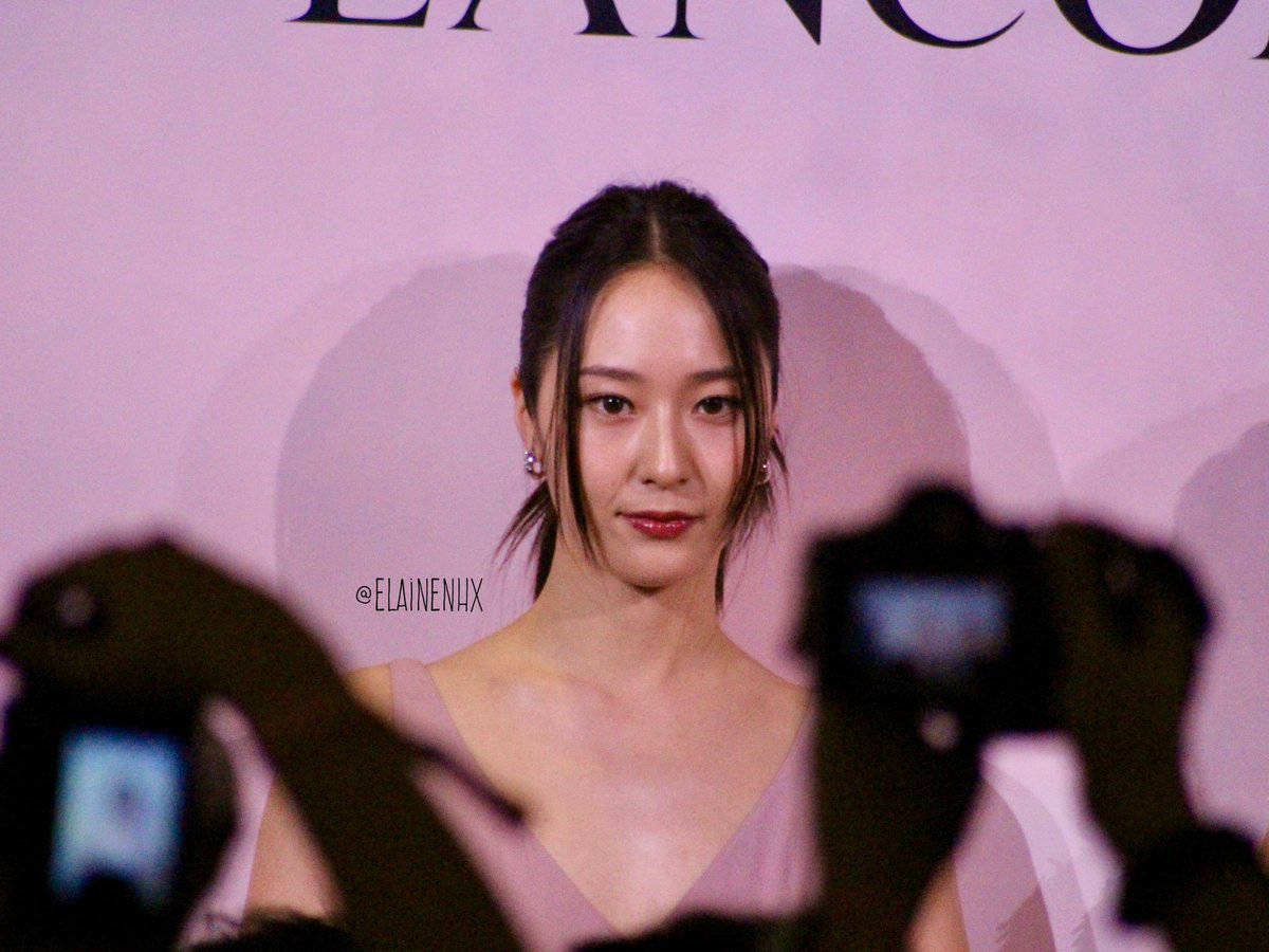 yojuici's tweet photo. RT @elainenhx: [230421] LANCÔME

#정수정 #크리스탈  #KrystalxLancôme #Krystal #KrystalJung #KrystalxLancome #KrystalinSG https://t.co/Z1jRGhEyFb
