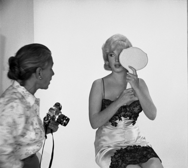 PhotogsAtWork's tweet photo. Eve Arnold (April 21, 1912 – January 4, 2012)🇺🇸 #PortraitPhotography #Documentary #Photography #EveArnold https://t.co/rHlqVSV2kc
