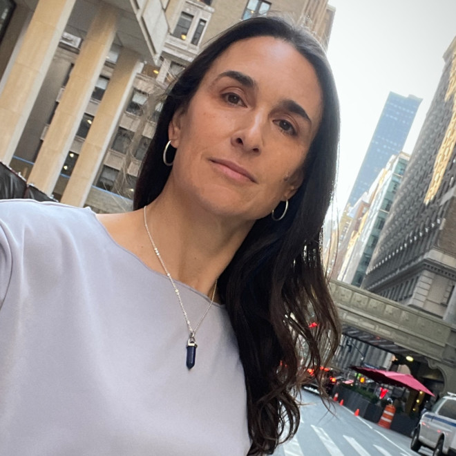 RodrigoMiro76's tweet photo. Por haber opinado que el embarazo de una menor de 10 años violada no debía llegar a término, @Twitter  borró la cuenta de Silvina Sterin Pensel, periodista argentina en Nueva York de recorrido profesional impecable. Si pueden dar RT, ayudamos a pedir que  se la reestablezcan https://t.co/9Y7yXIXDl8