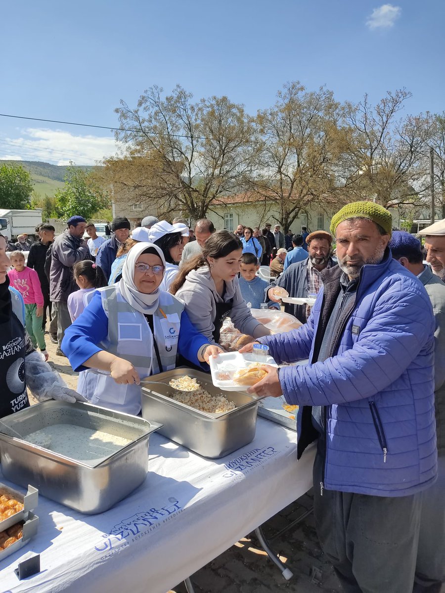 ayseteymur's tweet photo. Bu bayramı Nurdağı/Şatırhöyük köyünde beraber yapalım dedik,acılar paylaştıkça azalacak.#nurdağı https://t.co/RXHGD5cEQ5