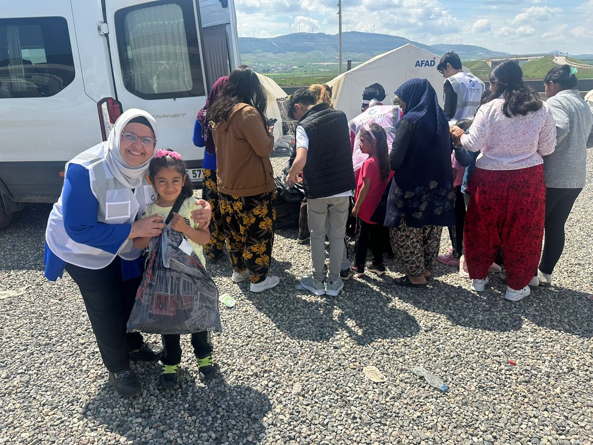 ayseteymur's tweet photo. Bu bayramı Nurdağı/Şatırhöyük köyünde beraber yapalım dedik,acılar paylaştıkça azalacak.#nurdağı https://t.co/RXHGD5cEQ5