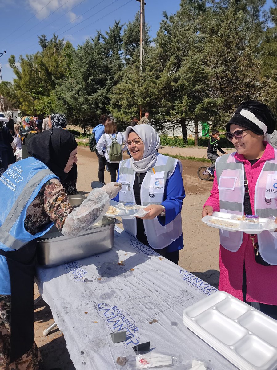 ayseteymur's tweet photo. Bu bayramı Nurdağı/Şatırhöyük köyünde beraber yapalım dedik,acılar paylaştıkça azalacak.#nurdağı https://t.co/RXHGD5cEQ5