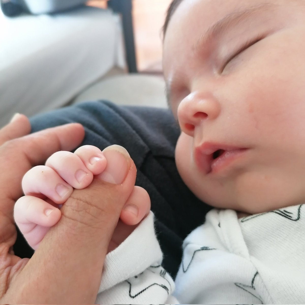 Jelena148999's tweet photo. Najljepše se spava kad uhvatiš babu za prst 🥰

#tosleepy #totired #sosleepy #babyboy #love #grandmalove #grandson https://t.co/nllc1KQsvR