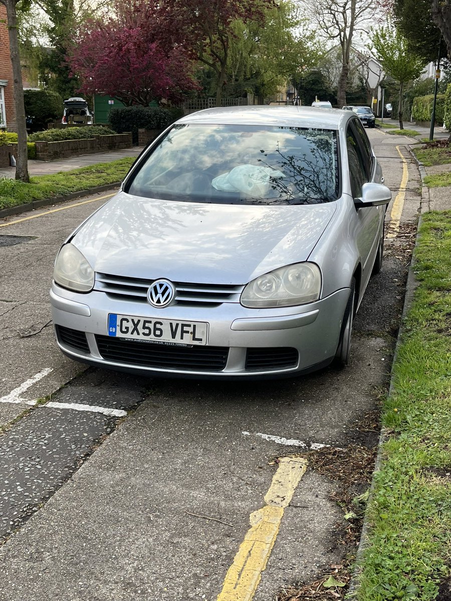 SteveWalker69's tweet photo. @LBofBexley it’s still here after 5 weeks!
Move it please!
Selborne Road DA14 https://t.co/i7fzsH9Djc