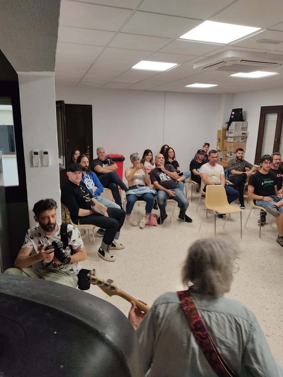 Trebufestival's tweet photo. En estos momentos se está realizando el taller de rock andaluz impartido por Avanti. #Trebufestival2023 #Trebufestival #Trebufest #Trebujena #Rock #Andalucia #Musica https://t.co/H1kjqXDyrt
