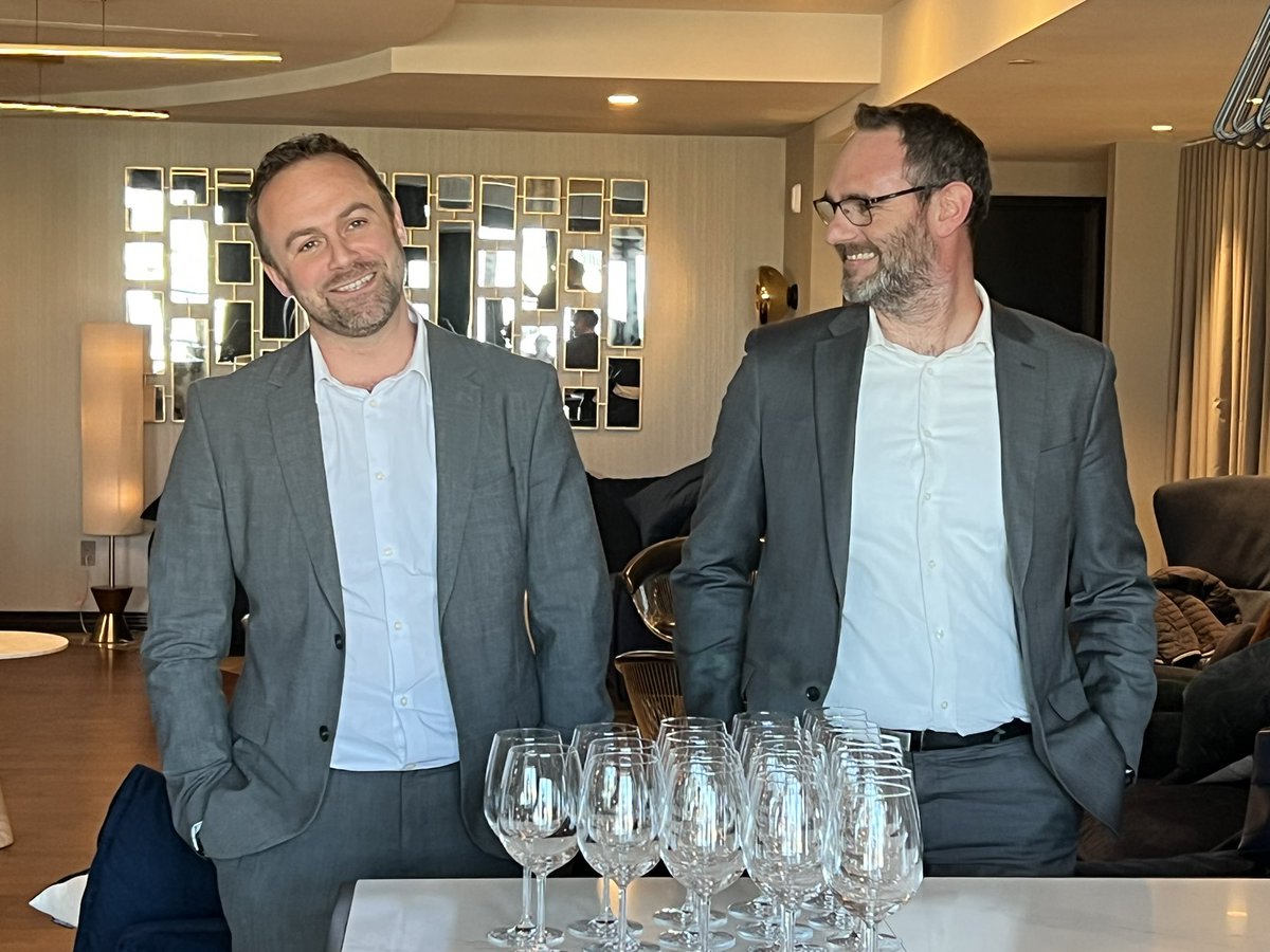 CCIFCQuebec's tweet photo. 🍷 𝗨𝗻𝗲 𝘀𝗼𝗶𝗿𝗲𝗲 𝘃𝗶𝗻/𝟮𝟬

🍇 Hier, la CCI organisait au Capitole sa soirée consacrée à la dégustation de vins français. Un véritable porte-drapeau de l’excellence à la française !

🙏 Merci de votre présence nombreuse et de votre participation active. https://t.co/dhuJ9IEJf4