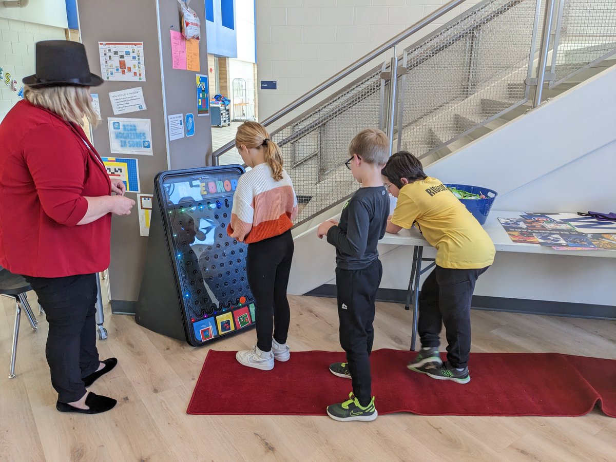 ReadByExample's tweet photo. It's Mr. Lemoncello's Library Olympics in Mineral Point, WI! @Mic_Uppena @CGrabenstein https://t.co/9Vb78KZ8lZ