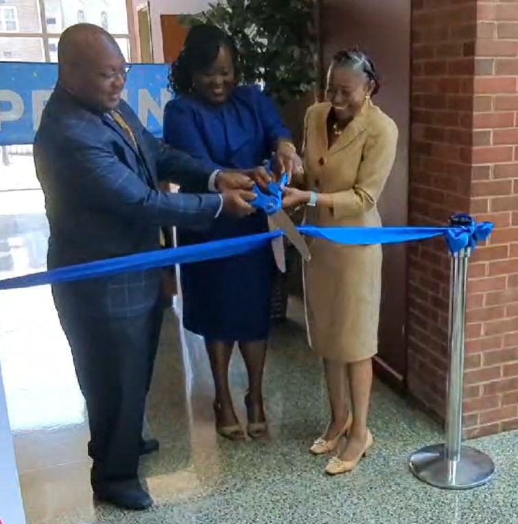 @HuPharm_college is proud to announce the opening of it's new tele-health pharmacy. This will be an opportunity for faculty to practice, students to learn, and the community to get the healthcare they need.

@HowardU @oakiyode

#HBCU #HBCUPride #HUCOP #Pharmily #CommunityPharmacy