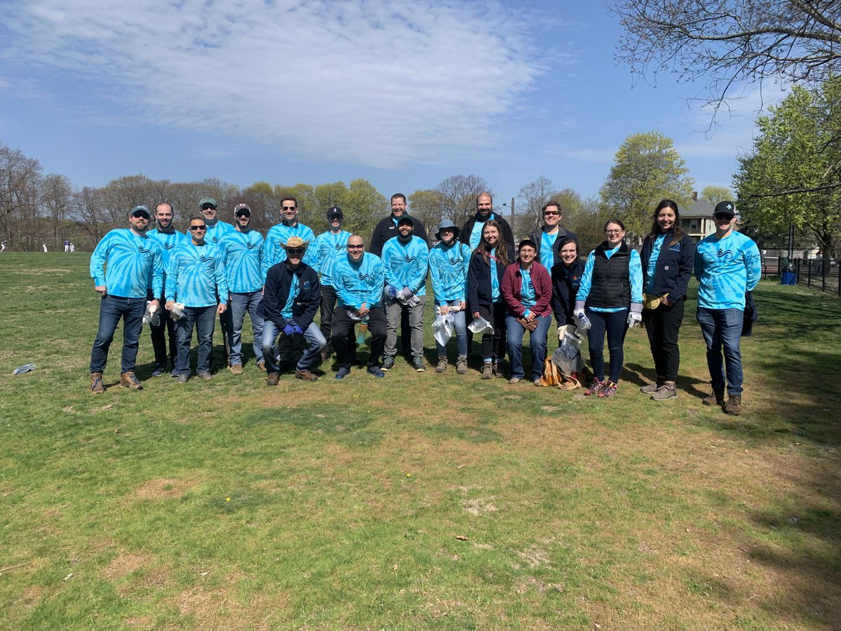 charlesriver's tweet photo. Thank you @community_wind for cleaning up the #CharlesRiver at Braceland Park in #NewtonMA! #CharlesRiverCleanup #KeepinItClean #MyCleanCharles https://t.co/6XlqljiXlJ