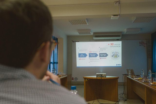 #NoticiasZofra 📢 : 𝗖𝗢𝗡𝗚𝗥𝗘𝗦𝗜𝗦𝗧𝗔 𝗔𝗟𝗘𝗝𝗔𝗡𝗗𝗥𝗢 𝗖𝗔𝗩𝗘𝗥𝗢 𝗩𝗜𝗦𝗜𝗧𝗢́ 𝗭𝗢𝗙𝗥𝗔𝗧𝗔𝗖𝗡𝗔 🙌.
Una estancia que le permitió conocer nuestras instalaciones y operatividad, proyectos a desarrollar y la problemática que afrontamos.
#ZOFRATACNA #ZonaFranca #Tacna