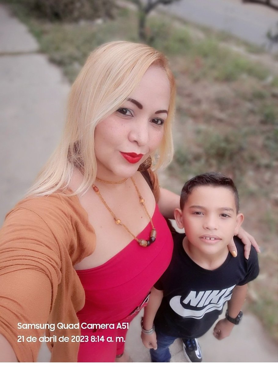 Hoy mi bebé grandote me acompañó al trabajo, me dijo que sería mi guardaespaldas 🤣🤣 Feliz fin de semana mis corazones hermosos! No tengo mucho tiempo para estar por acá!! Gracias por sus menciones! Bendiciones infinitas! 💋❤️