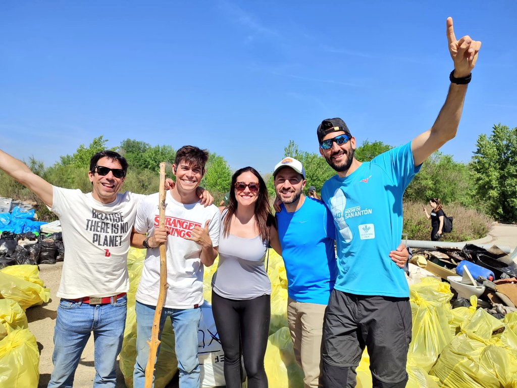 JonFerLa's tweet photo. Hoy algunos compañeros de @dentsuESP en lugar de ir a la oficina hemos recogido 1,5 toneladas de basura de la naturaleza de la mano de @SEO_BirdLife y @ecoembes
#OneDayForChange
#ProyectoLibera
#Basuraleza https://t.co/XydMzFA7oh