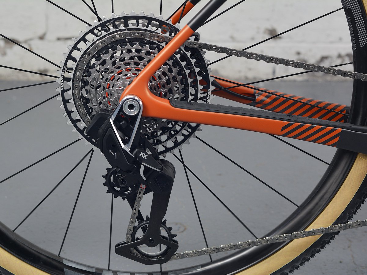 SRAMroad's tweet photo. Force AXS + @SRAMmtb Transmission = magic. Add a custom @BlackMagicPaint job and you’ve got a real special gravel machine. 😍 #sramAXS https://t.co/QUJN6UkT8X