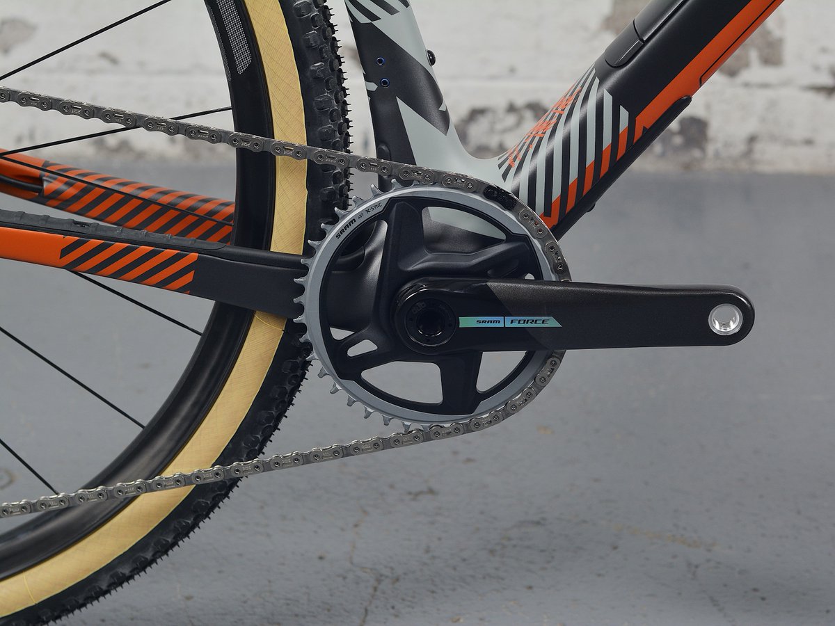 SRAMroad's tweet photo. Force AXS + @SRAMmtb Transmission = magic. Add a custom @BlackMagicPaint job and you’ve got a real special gravel machine. 😍 #sramAXS https://t.co/QUJN6UkT8X