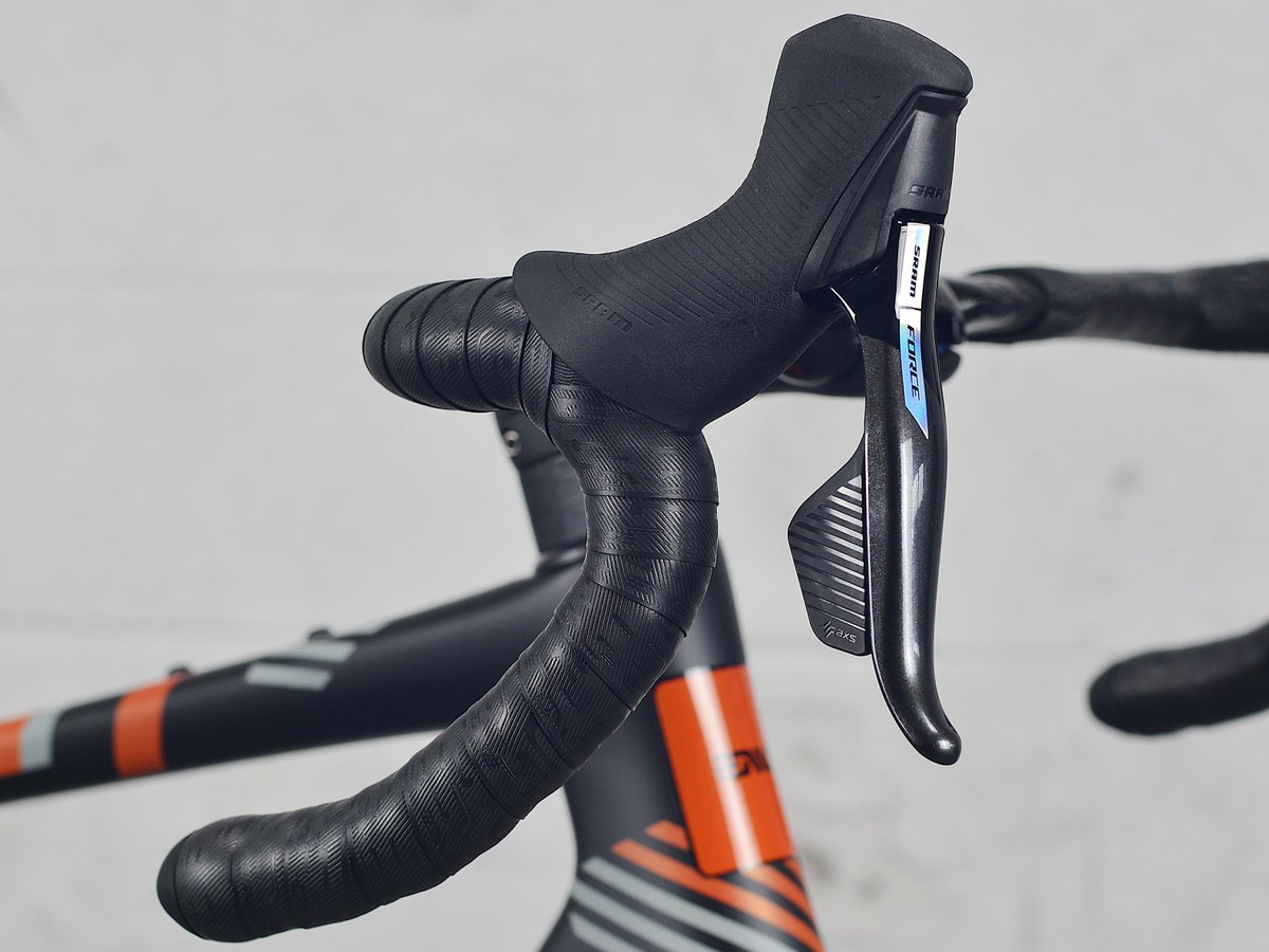 SRAMroad's tweet photo. Force AXS + @SRAMmtb Transmission = magic. Add a custom @BlackMagicPaint job and you’ve got a real special gravel machine. 😍 #sramAXS https://t.co/QUJN6UkT8X