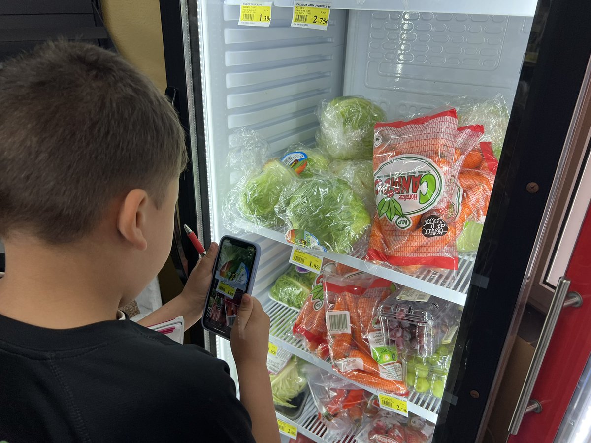 saludtorvis's tweet photo. Hoy aprendemos con la App Yuka 🥕a analizar el etiquetado de los alimentos en el comercio @Udaco. ¡¡Jo!! ¡¡Cuántos hay con 🔴!! Esos deberemos comerlos ocasionalmente o no consumirlos. @CulEmprendedora @CPRdbv @FPdGi #AuladelFuturo #InnovaEx22_23 https://t.co/7bpJcdXu8o