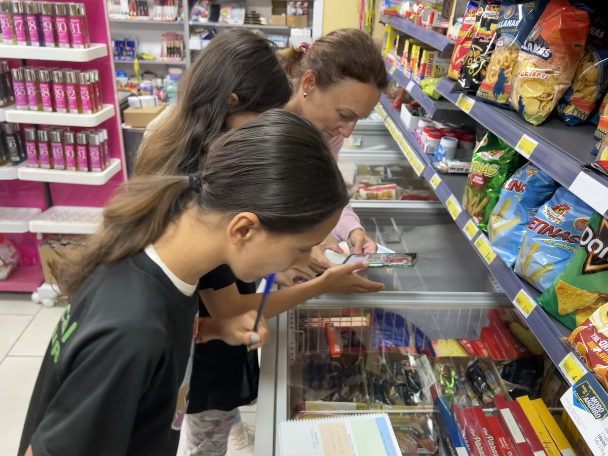 saludtorvis's tweet photo. Hoy aprendemos con la App Yuka 🥕a analizar el etiquetado de los alimentos en el comercio @Udaco. ¡¡Jo!! ¡¡Cuántos hay con 🔴!! Esos deberemos comerlos ocasionalmente o no consumirlos. @CulEmprendedora @CPRdbv @FPdGi #AuladelFuturo #InnovaEx22_23 https://t.co/7bpJcdXu8o