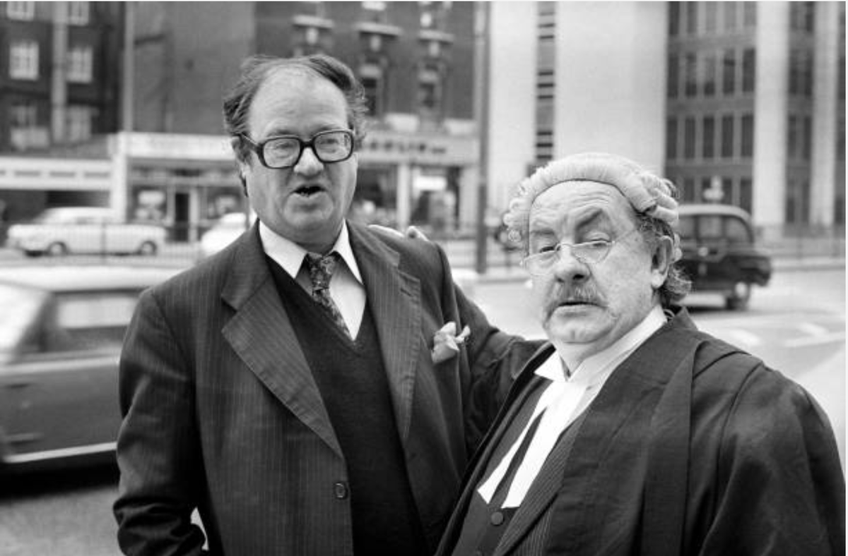 dean_frey's tweet photo. Rumpole of the Bailey series creator John Mortimer with his star Leo McKern, 1978.
McKern was the only actor to appear in all 44 episodes; Mortimer was the sole writer.
#Mortimer100 https://t.co/5CA4A4AQkP