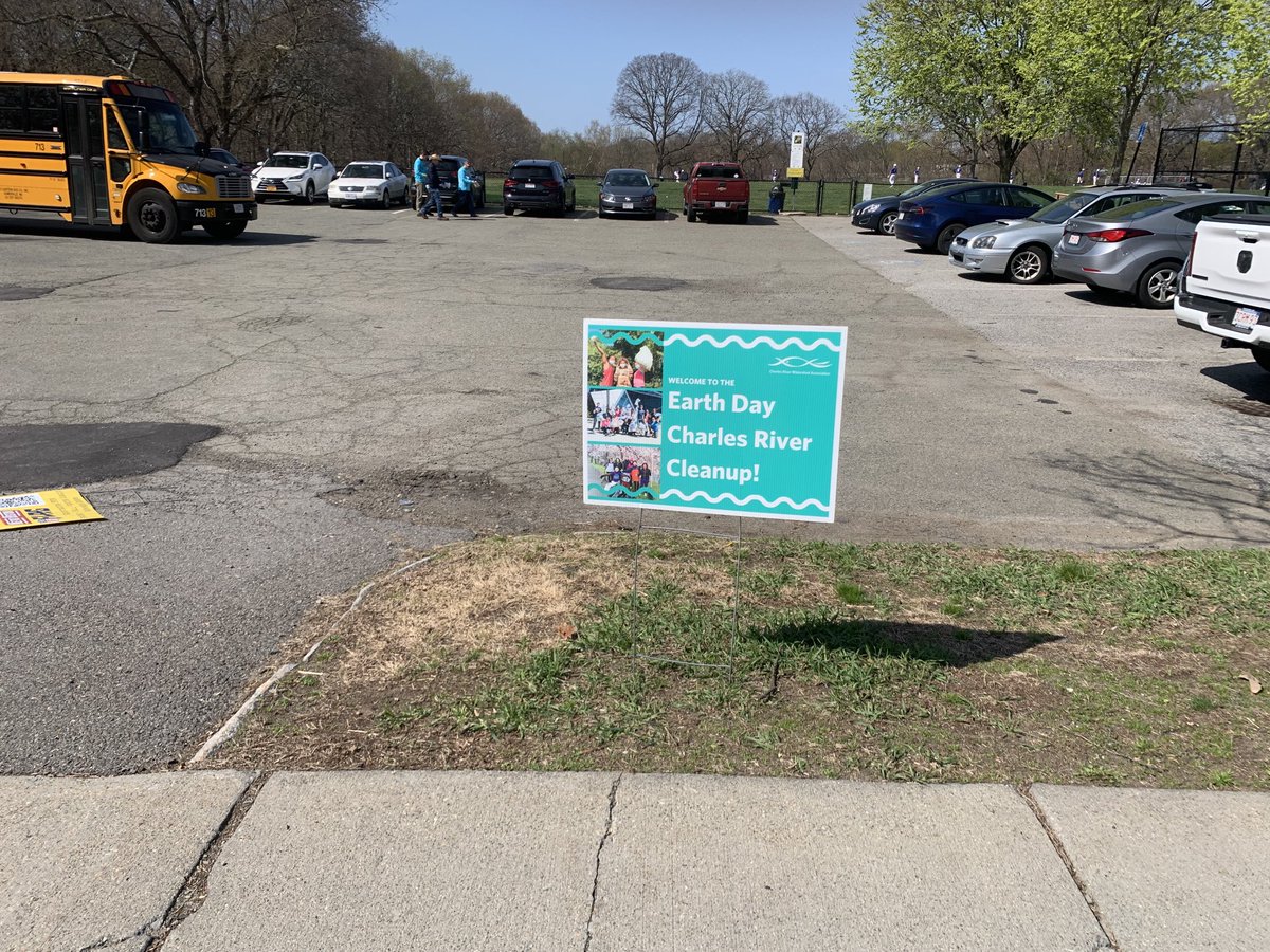 charlesriver's tweet photo. The most junior members of โฆ@Community_Windโฉ playing Cleanup Bingo! #charlesrivercleanup #KeepinItClean https://t.co/3OuNWcqA8C