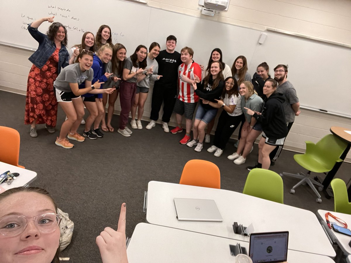 Spanish Club t-shirts are like friend magnets <a href="/EtownCollege/">Elizabethtown College</a> #etownspanish #etownlanguages #amigos