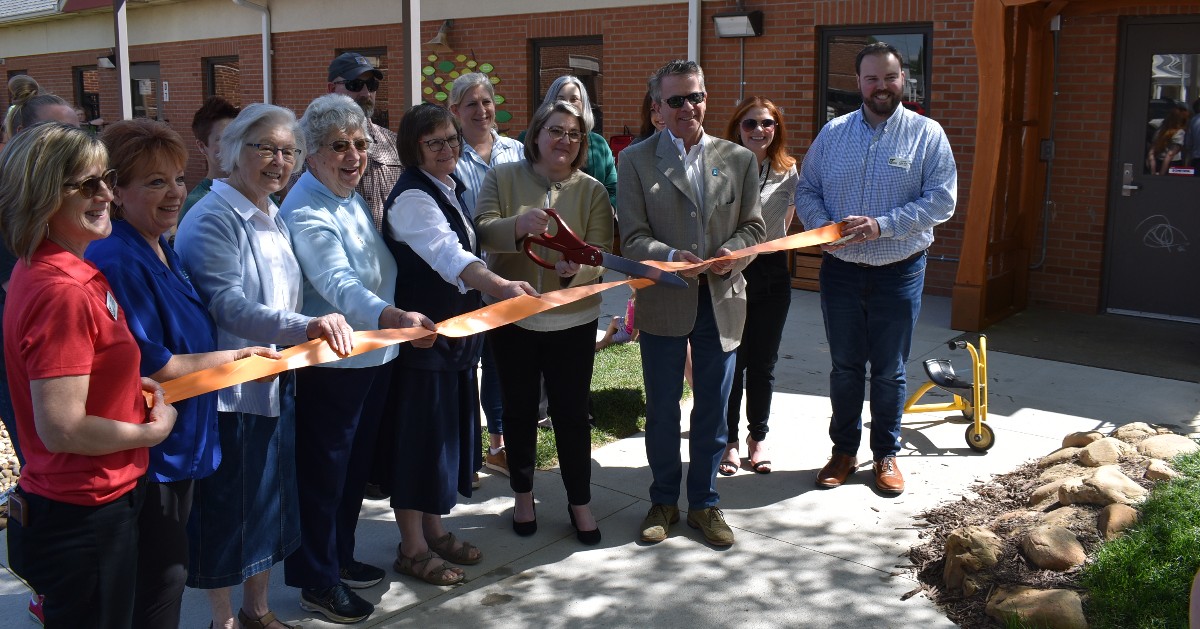stvincentelc's tweet photo. 🌞 We had a beautiful dedication and ribbon cutting ✂️ last Friday for our new Outdoor Toddler 🍃 Nature Playground. @BowenEngineeri1 @evvregion
#earlylearning #excellence #nature #children #families #SVELC #donate #volunteer #strongcity #DaughtersOfCharity #LadiesOfCharity https://t.co/bZsHsT7Qa7