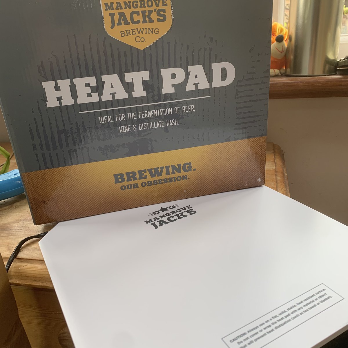 BrewbitzUK's tweet photo. It’s still a bit chilly 🥶 in the UK, so you #brewers might need a heat pad to keep your #beer or #wine warm enough for #brewing.
https://t.co/1WKz6yXDIV
#homebrew #homebrewing #homebrewer #brewing #beerkit #makebeer #makebeernotwar #realalebrewing #winekit #makewine https://t.co/Kkyj6sgWK6