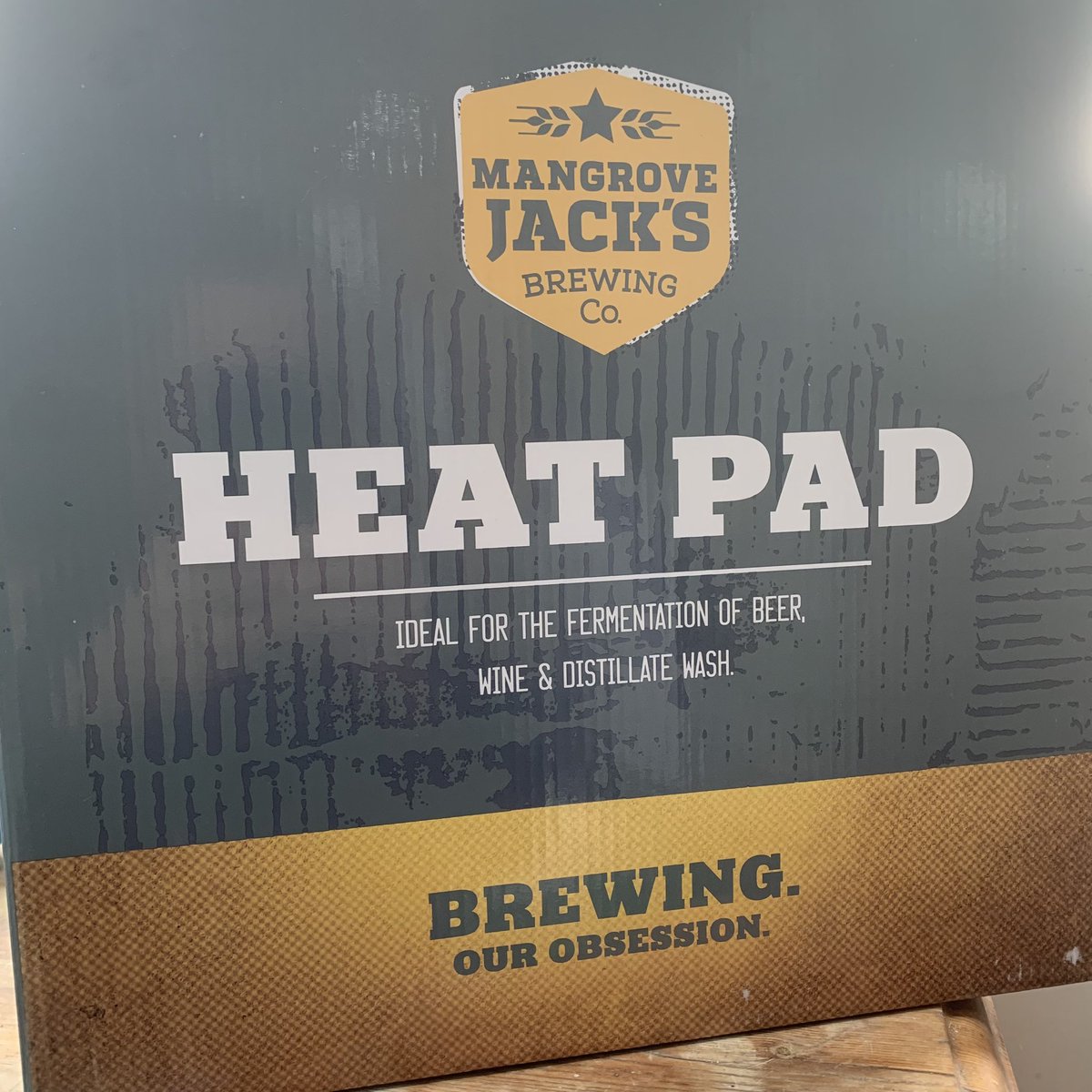 BrewbitzUK's tweet photo. It’s still a bit chilly 🥶 in the UK, so you #brewers might need a heat pad to keep your #beer or #wine warm enough for #brewing.
https://t.co/1WKz6yXDIV
#homebrew #homebrewing #homebrewer #brewing #beerkit #makebeer #makebeernotwar #realalebrewing #winekit #makewine https://t.co/Kkyj6sgWK6