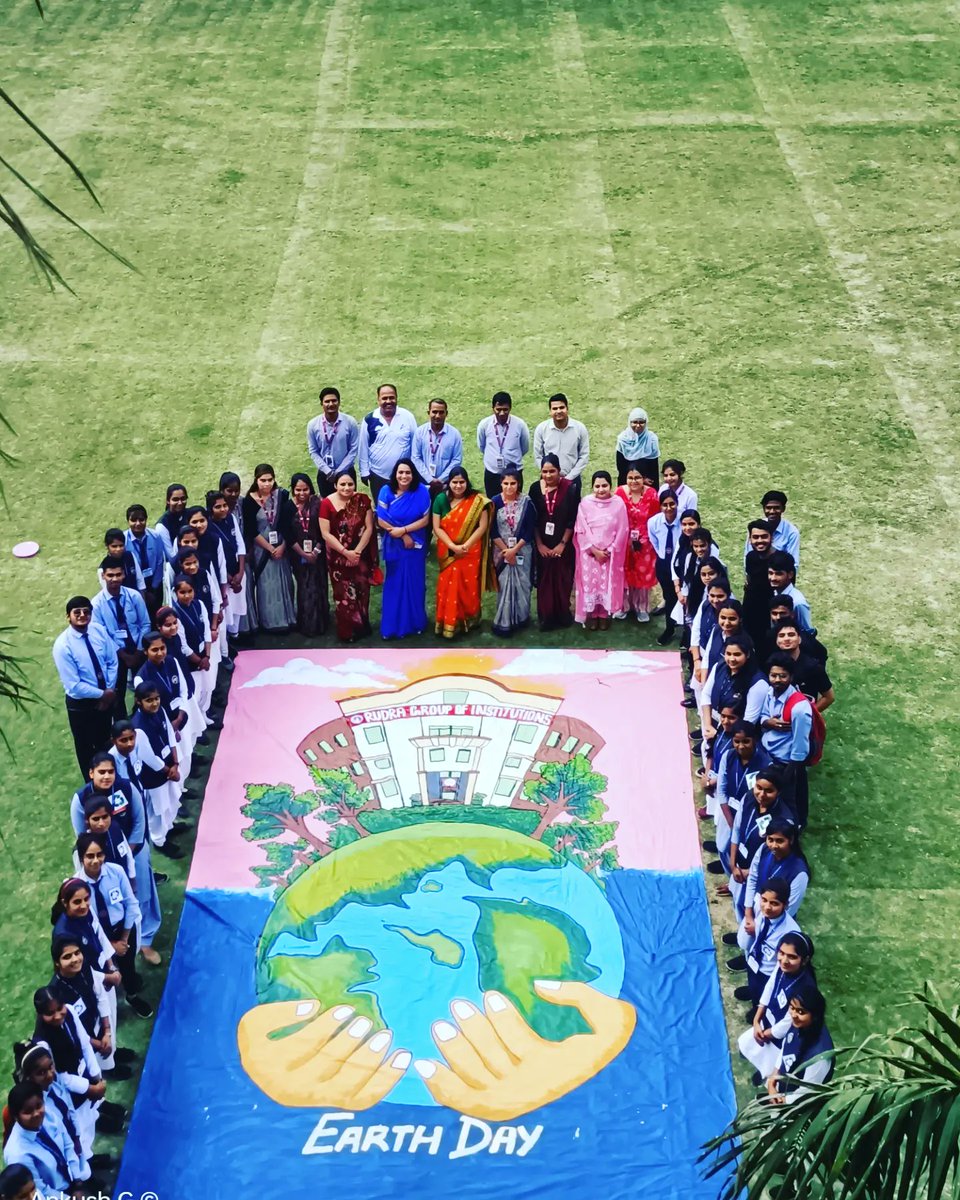 RudraFine's tweet photo. RUDRA GROUP OF INSTITUTION 
Earth Day Painting
13×10 feet https://t.co/bS0FecobWT