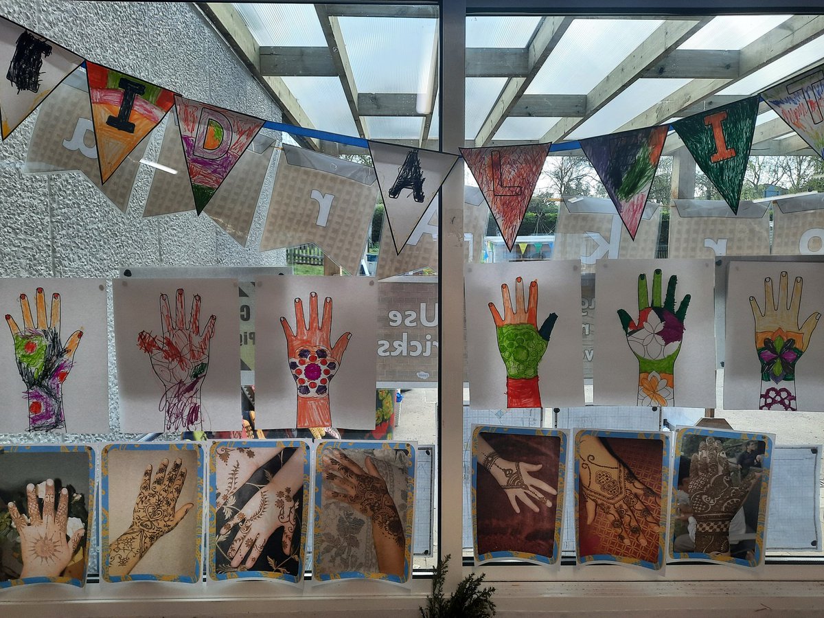 exton_mary's tweet photo. Eid Mubarak to all our families celebrating! #MEReception https://t.co/Nv7Ht5uCqC