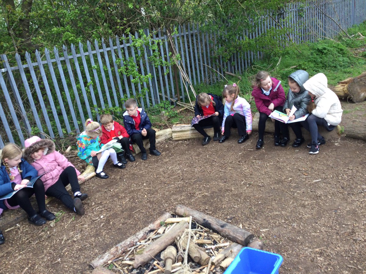 Hazel_Yacademy's tweet photo. Sharing Earth Day stories with each other. We’ve thought about how we can care for our planet today 🌱 https://t.co/6JFR69k0sd