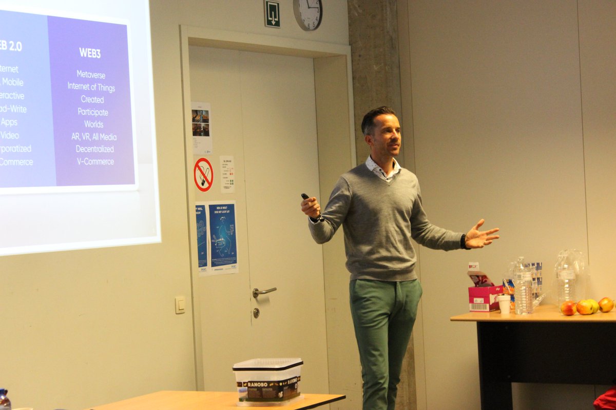 SMUCLouvain's tweet photo. The second module of the BOA took place this Thursday and Friday in Gent. We spoke about communication, makerting and sponsoring and attended the congress "She Leads".

Thanks you to our quality speakers for sharing your knowledge and experience to our participants 📚 https://t.co/FgSB57FxPx