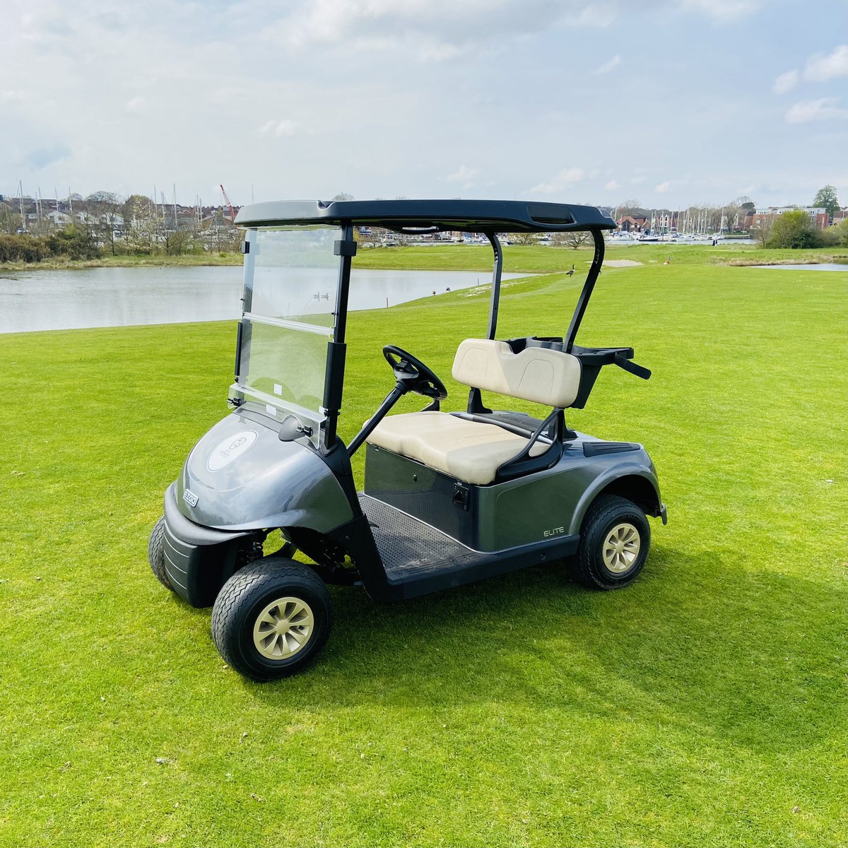 Our brand new fleet of 12 electric ⚡️ golf buggies are now available to rent for your next round of golf! Members get 25% off!