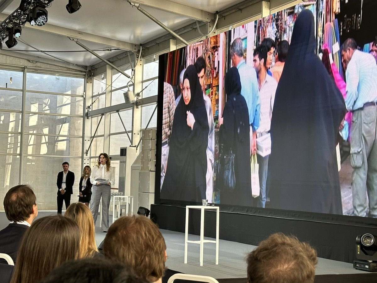 GIBrindisi's tweet photo. MANUELA MORENO
Vice Capo Redattore Redazione Esteri TG2, curatrice e conduttrice TG2 Post

Veli, libertà e leadership
Cosa succede se le donne alzano la testa? Stati Uniti, Iran, Europa, le donne lottano diritti ottenuti e poi perduti 

#VOCI2023 

@GIConfindustria https://t.co/1EmbK3mTaF