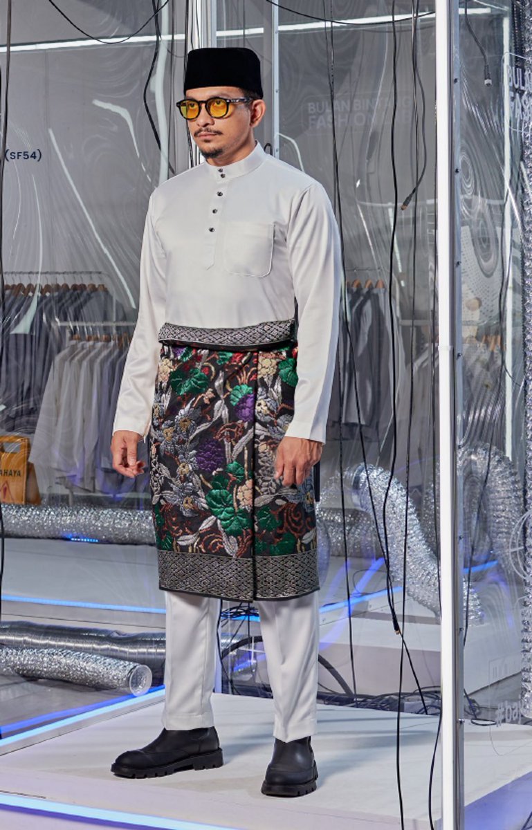 nfalmrmr's tweet photo. BAJU MELAYU VS KURTA/JUBAH

[THREAD]

#MC1102A2023 #COM201
#RayaAidilfitri2023 #Eid2023 #RayaSamaSama https://t.co/YcSp64r0dn