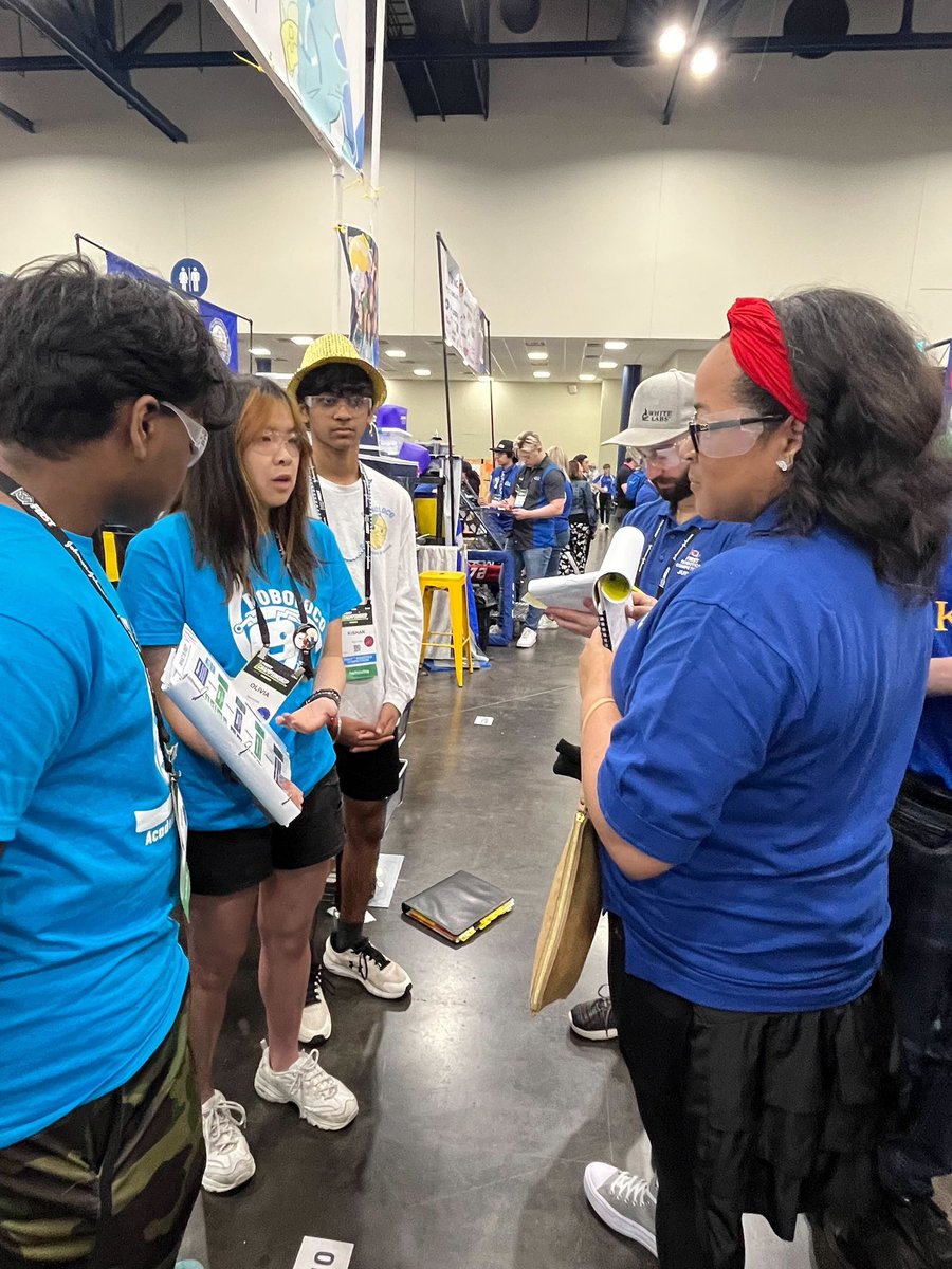 ACL RoboLoCo business sub-team members talking with pit judges at #FIRSTChamps. Thank you for representing the team! #FIRSTChesapeake #FIRST #robotics #STEM #omgrobots #FRC #chargedup #powerplay #firstenergize